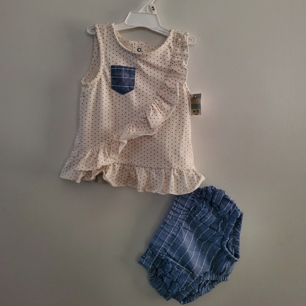 Baby girls sleeve less shirt with short bottoms